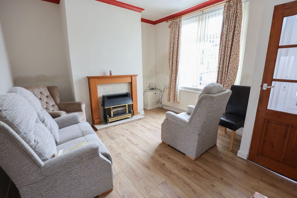 Property photo 2 of 9