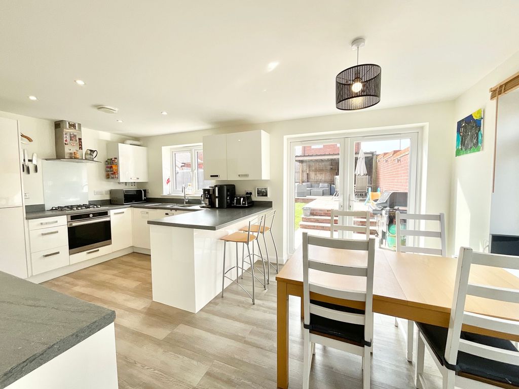 Property photo 2 of 36