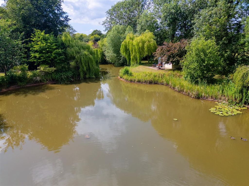 Property photo 3 of 34