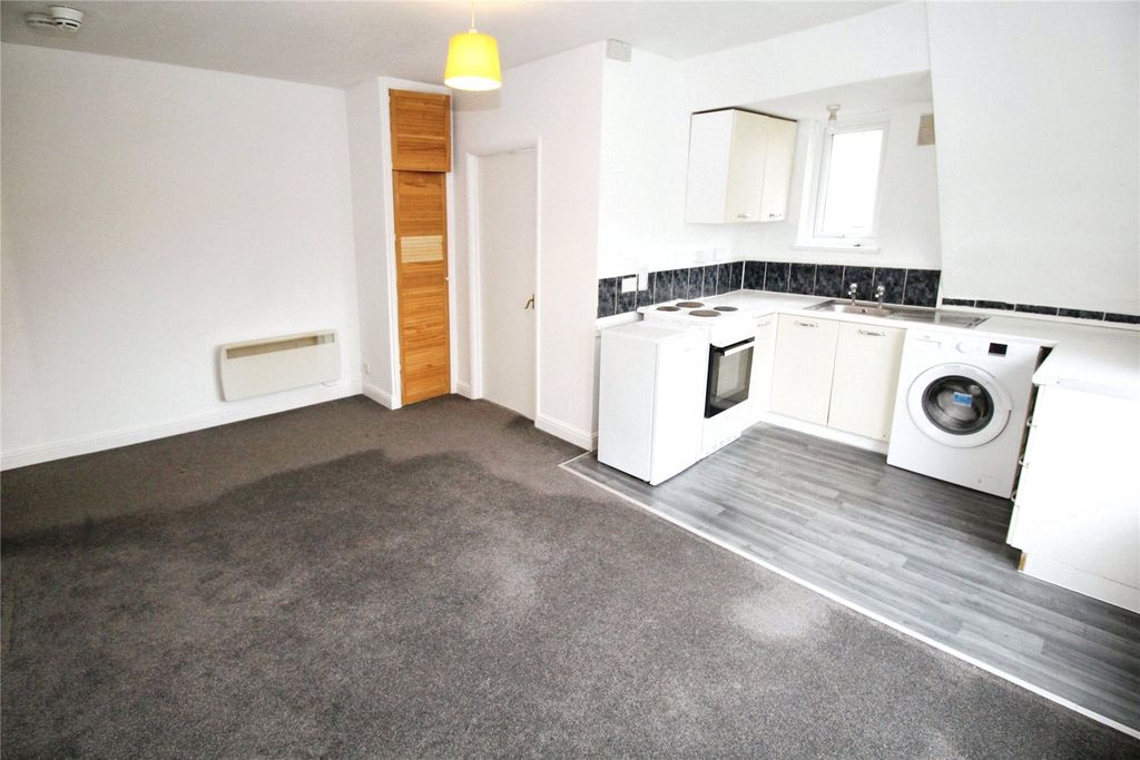 Property photo 3 of 8 Lounge/ Kitchen 3