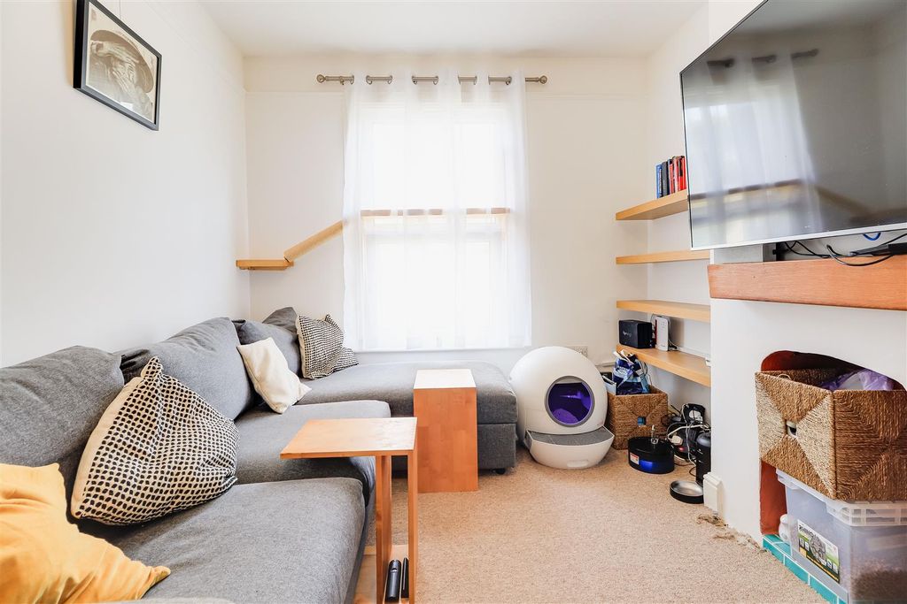 Property photo 3 of 11