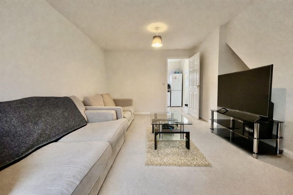 Property photo 2 of 8