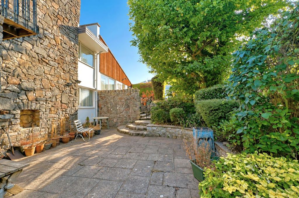 Property photo 3 of 19