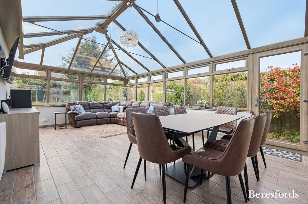 Property photo 3 of 25 Conservatory