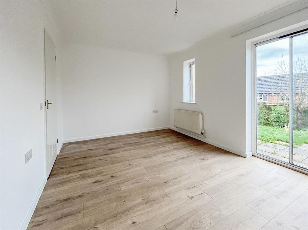 Property photo 3 of 16 Living Room