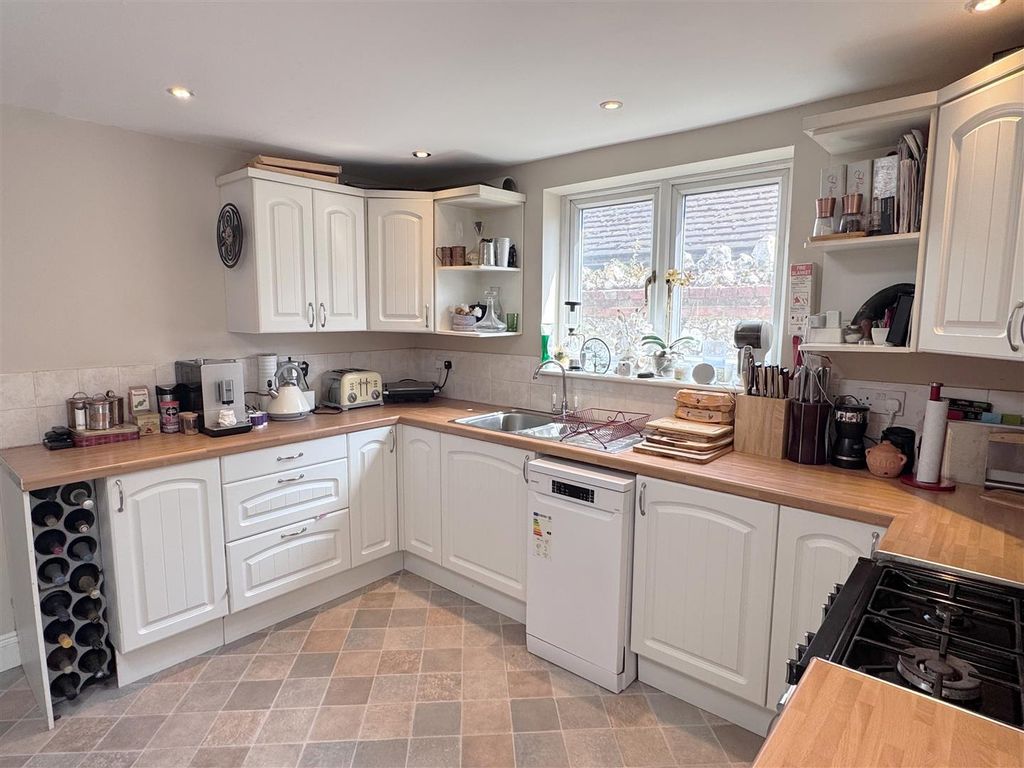 Property photo 3 of 15 Kitch 2.Jpg
