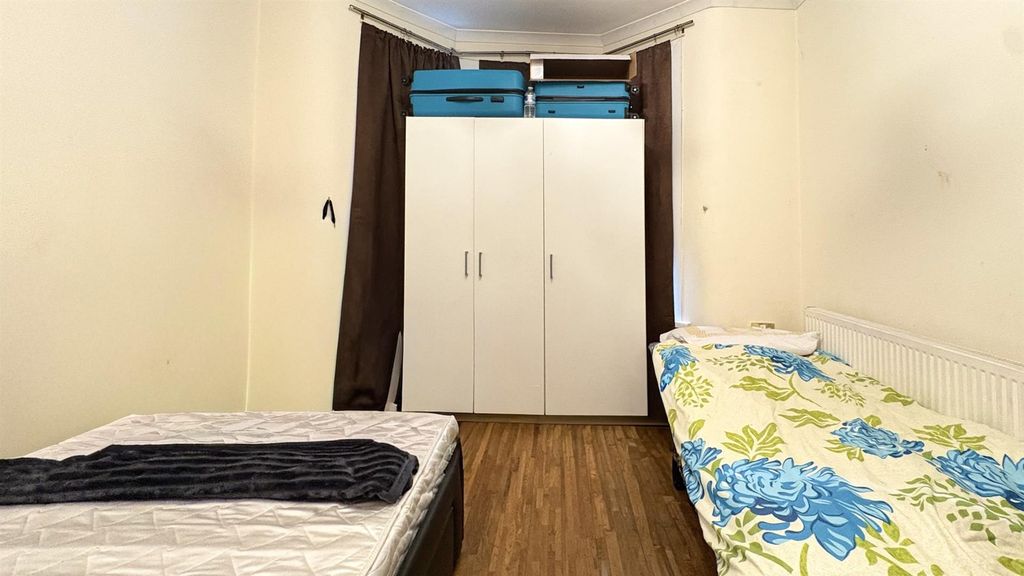 Property photo 2 of 12 21, Thorpe Road London, E6 2Hs