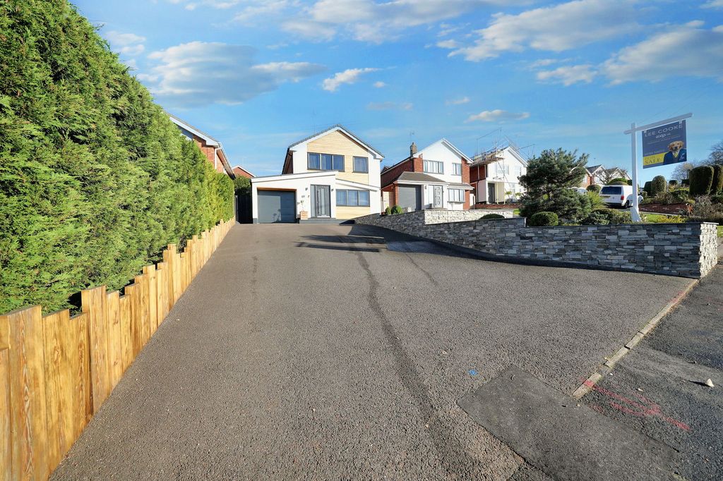 Property photo 2 of 37