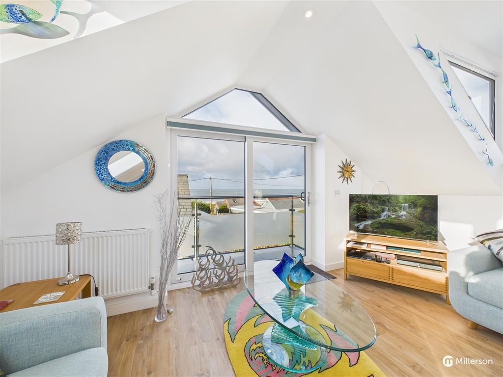 Property photo 2 of 34 Open Plan Living Room