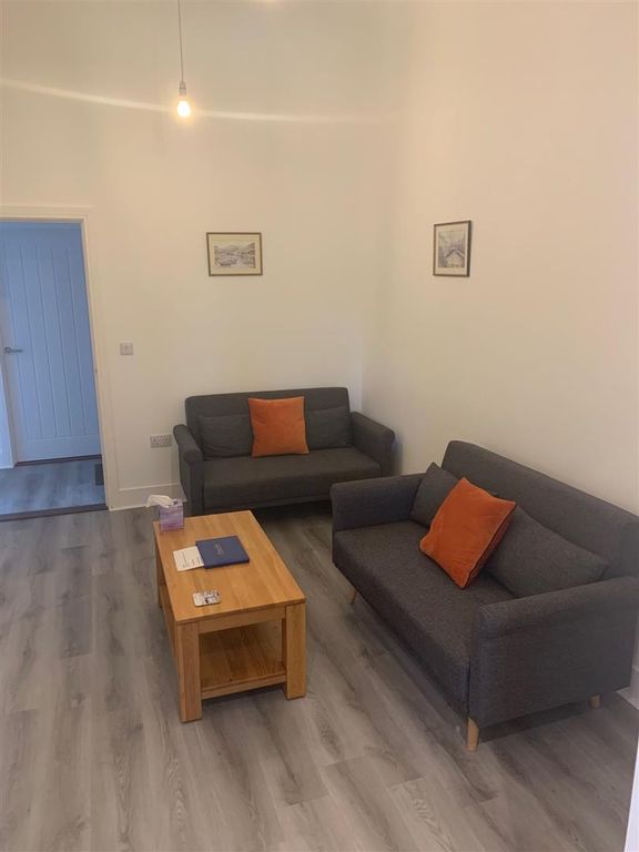 Property photo 1 of 6 Flat 5 Living Room.Jpeg