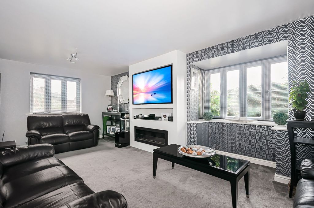 Property photo 2 of 28