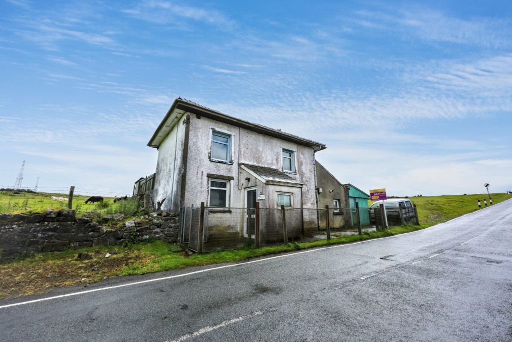 3 bed detached house for sale2 Mountain Air, Ebbw Vale, Gwent NP23