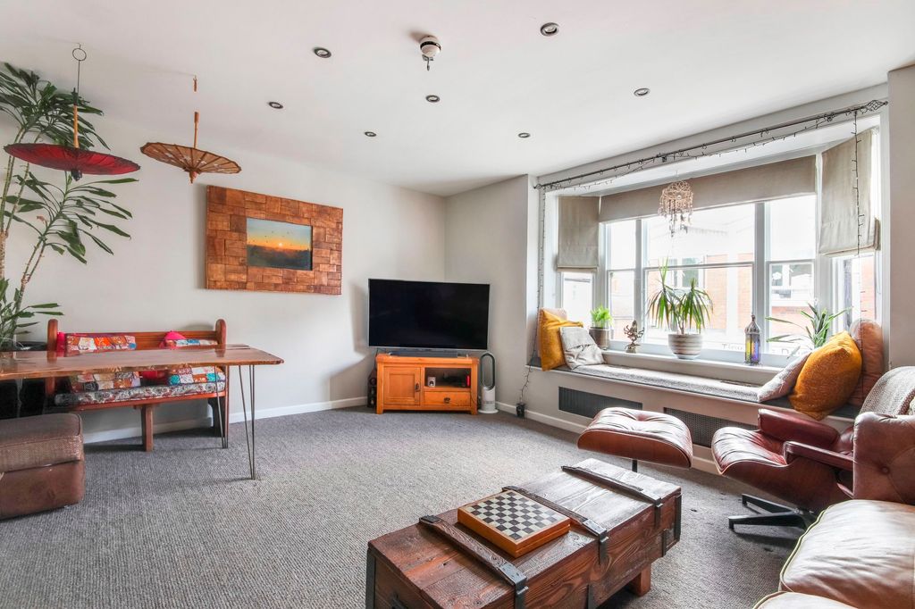 Additional image 10 of 2 bed flat for saleLingfield Road, Edenbridge TN8