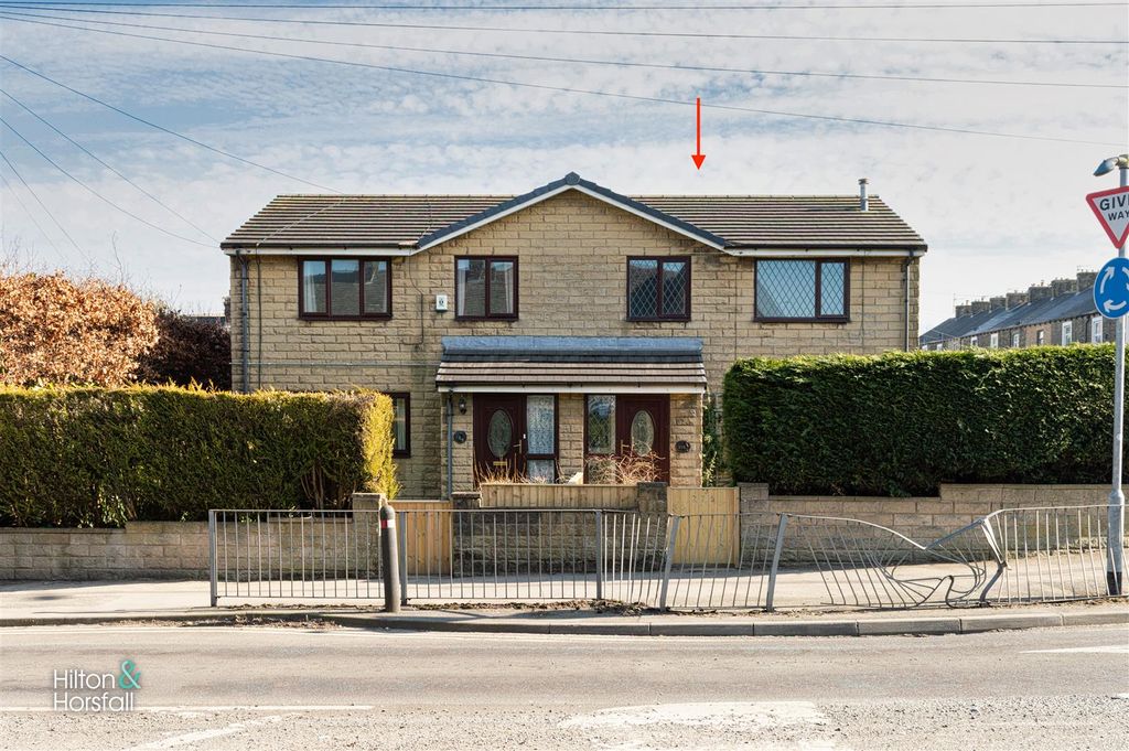 Property photo 1 of 17 Burnley Road