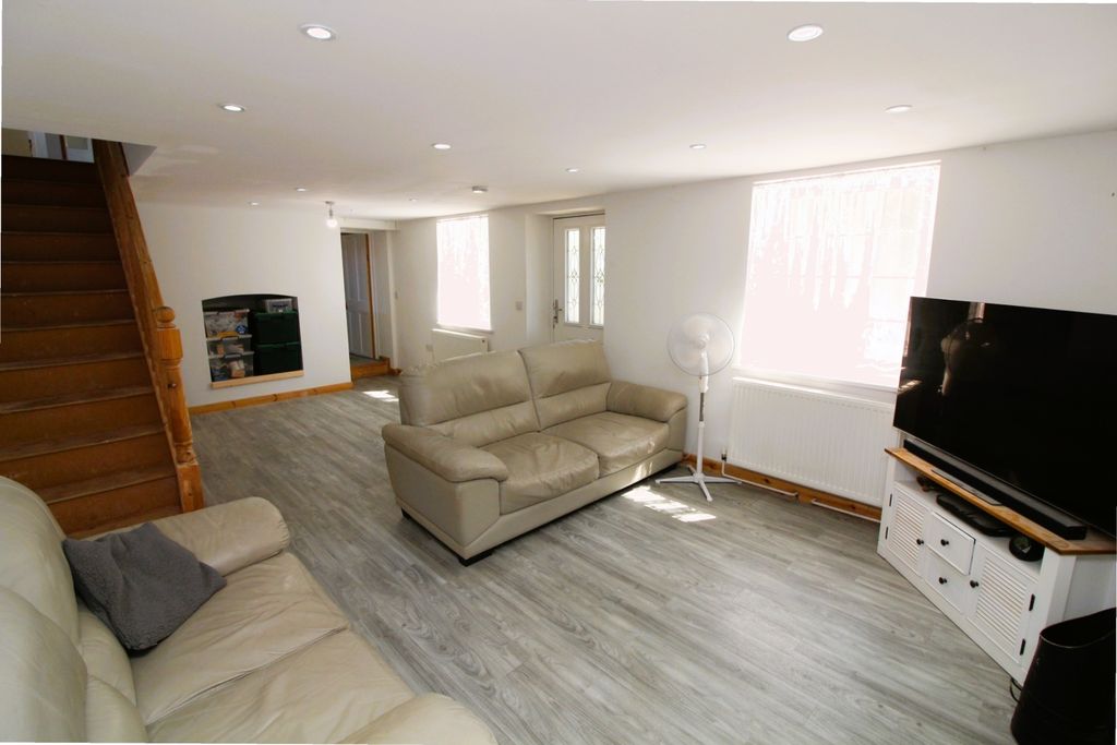 Property photo 3 of 31 Img_6048