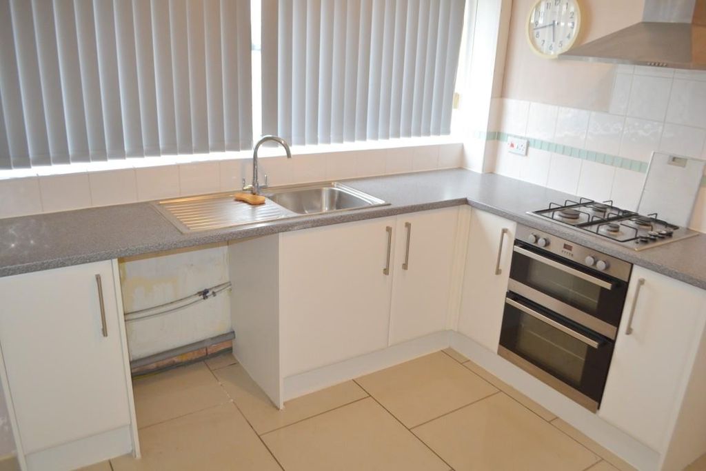 Property photo 3 of 15 Kitchen 1 (Medium).Jpg