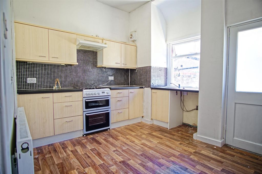 Property photo 3 of 5 Kitchen