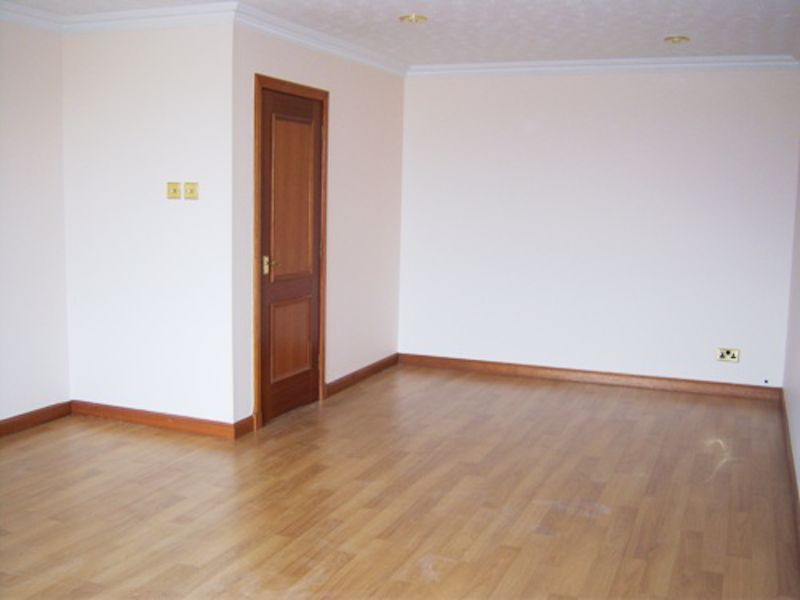 Property photo 3 of 15 Lounge