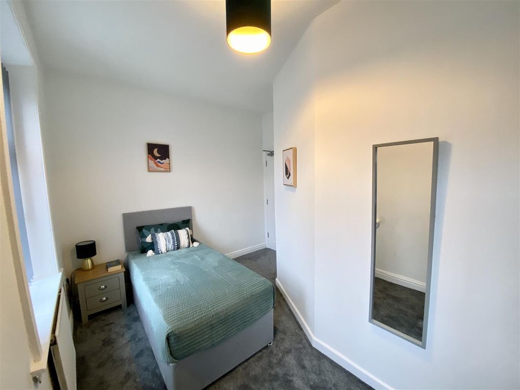 Property photo 2 of 11 Bedroom 2