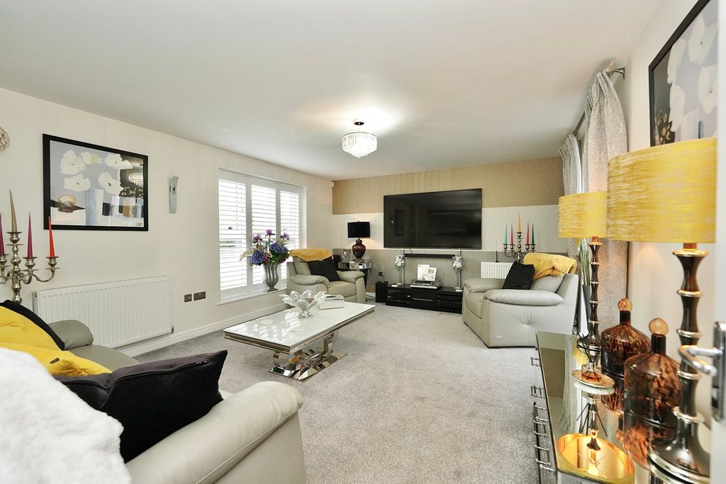 Property photo 2 of 31