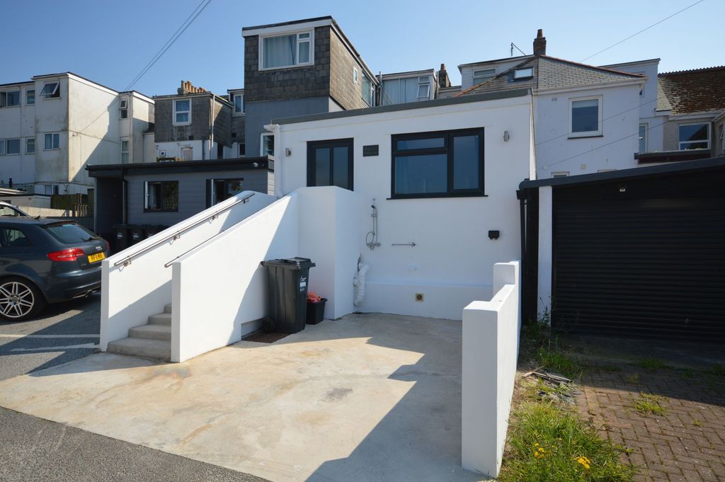 Property photo 2 of 9 External