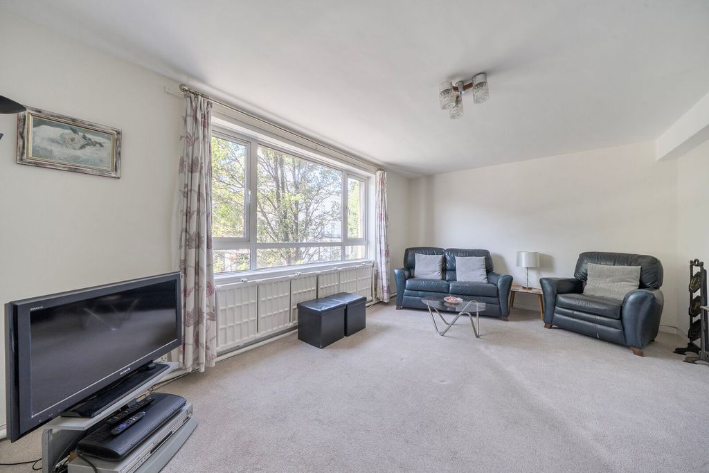 Property photo 2 of 20