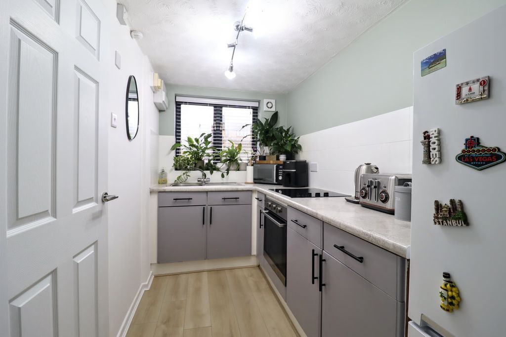 Property photo 2 of 14 Kitchen