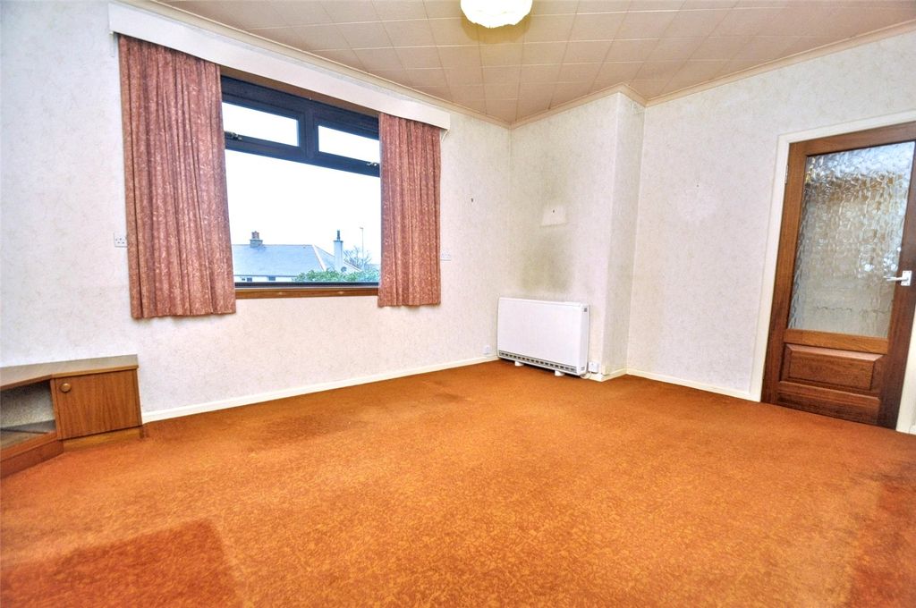 Property photo 3 of 20 Living Room (2)