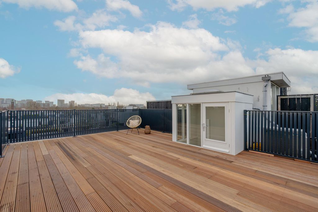 Property photo 2 of 37