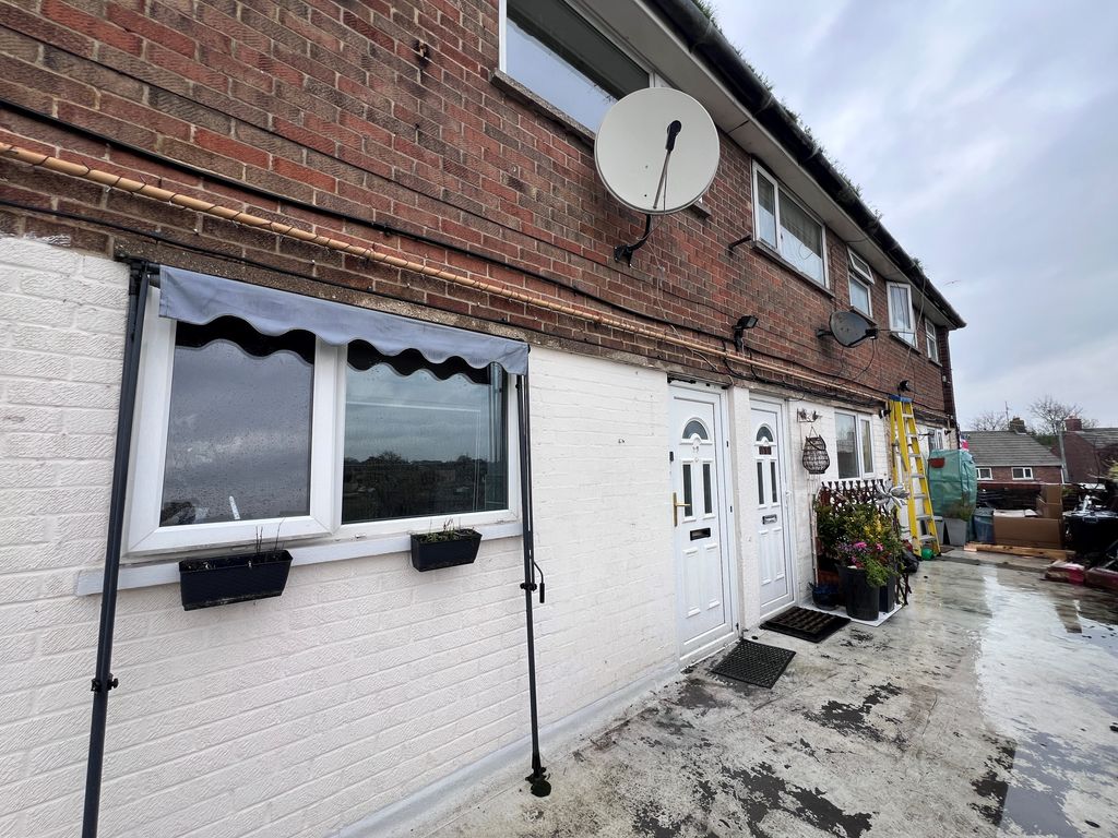 Property photo 1 of 8 Bathroom