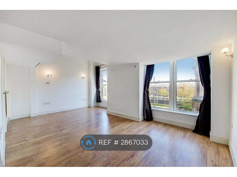 Property photo 2 of 17 Living Room