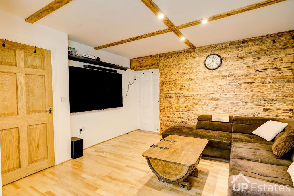 Property photo 3 of 25