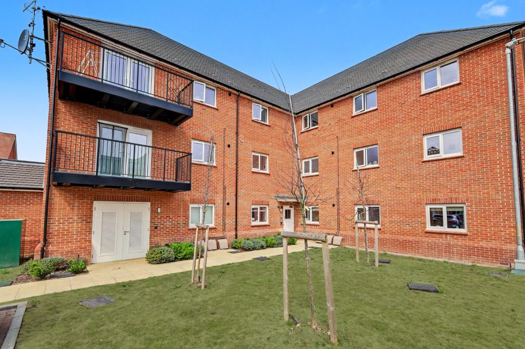 Property photo 1 of 15 5260180