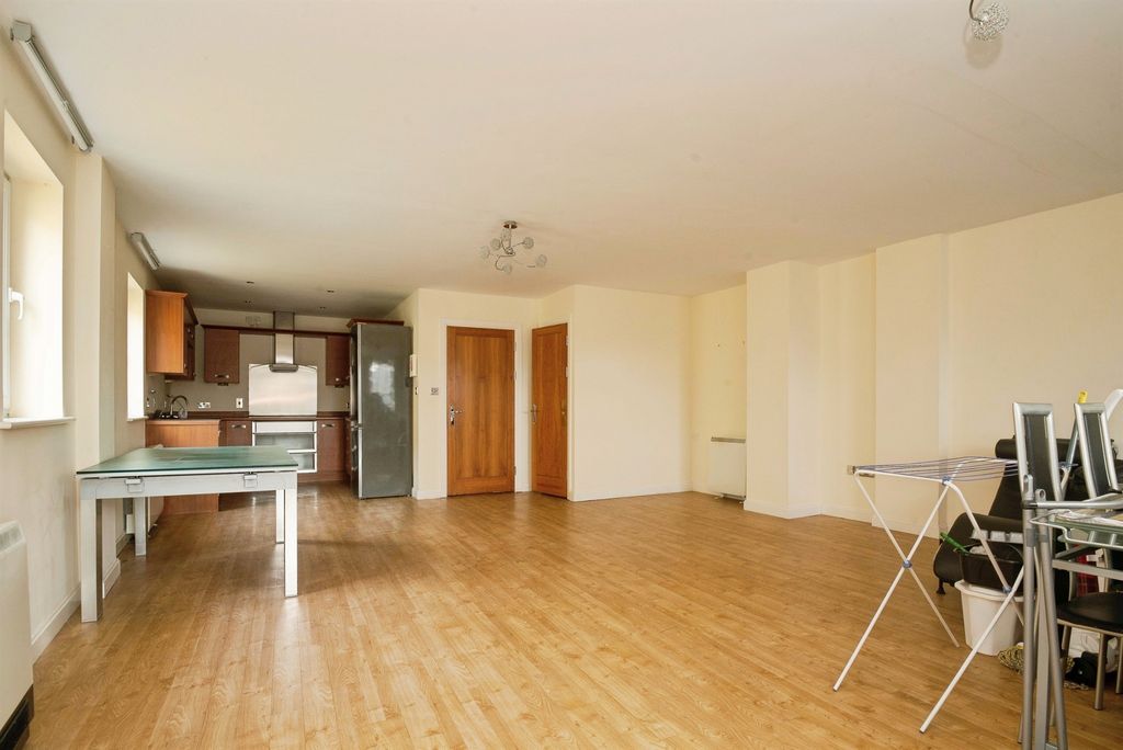 Property photo 3 of 6