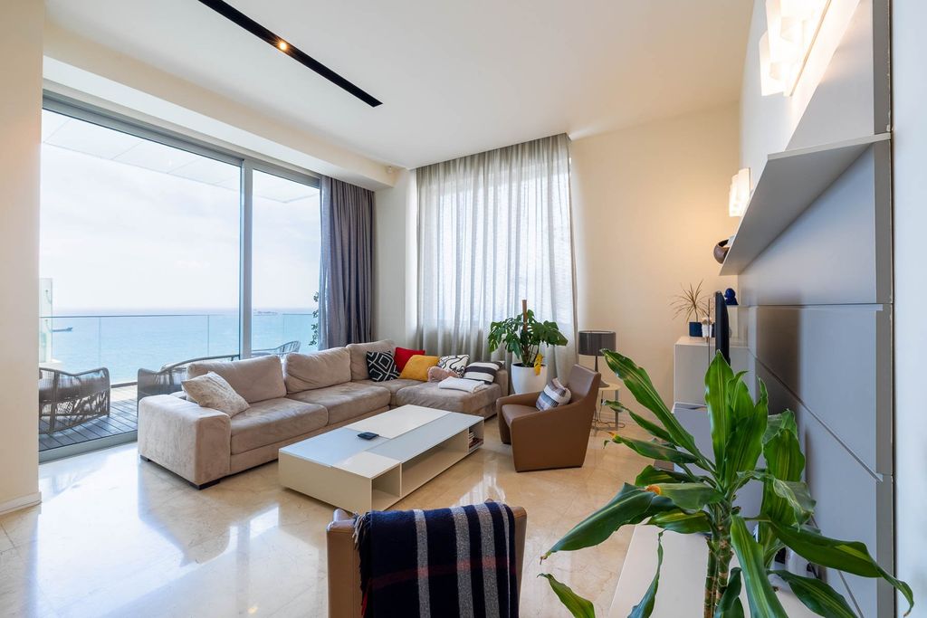 Property photo 2 of 30