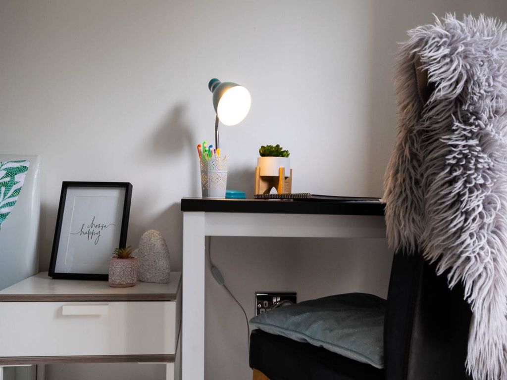 Property photo 3 of 12 2Apt_1_Giles_Lane_Canterbury-11