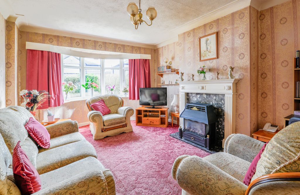 Property photo 3 of 24 Lounge