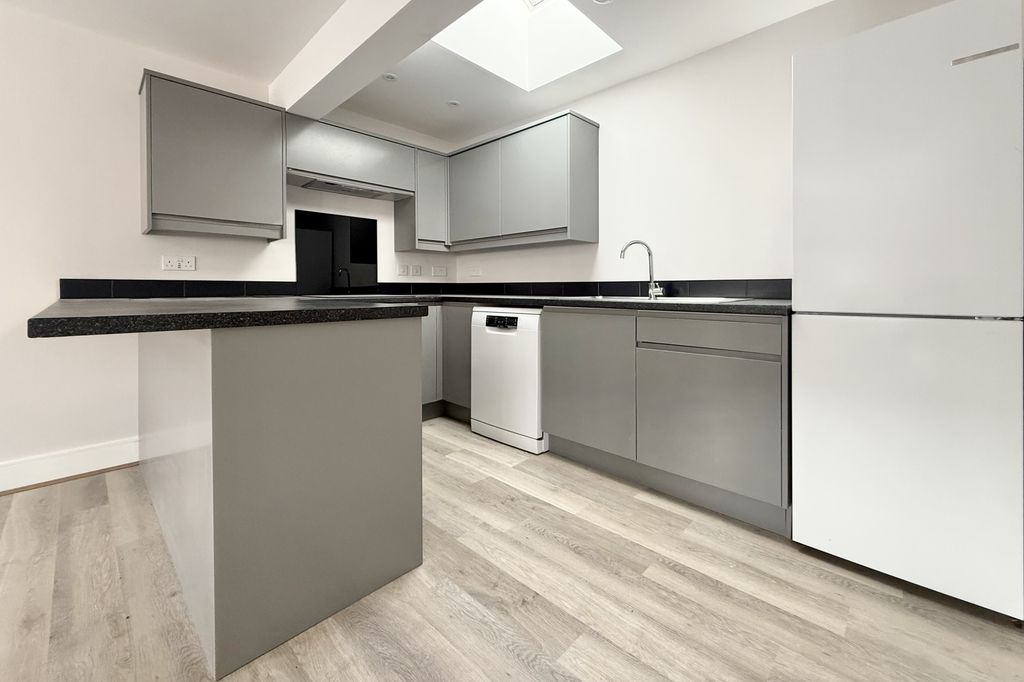 Property photo 3 of 11 3