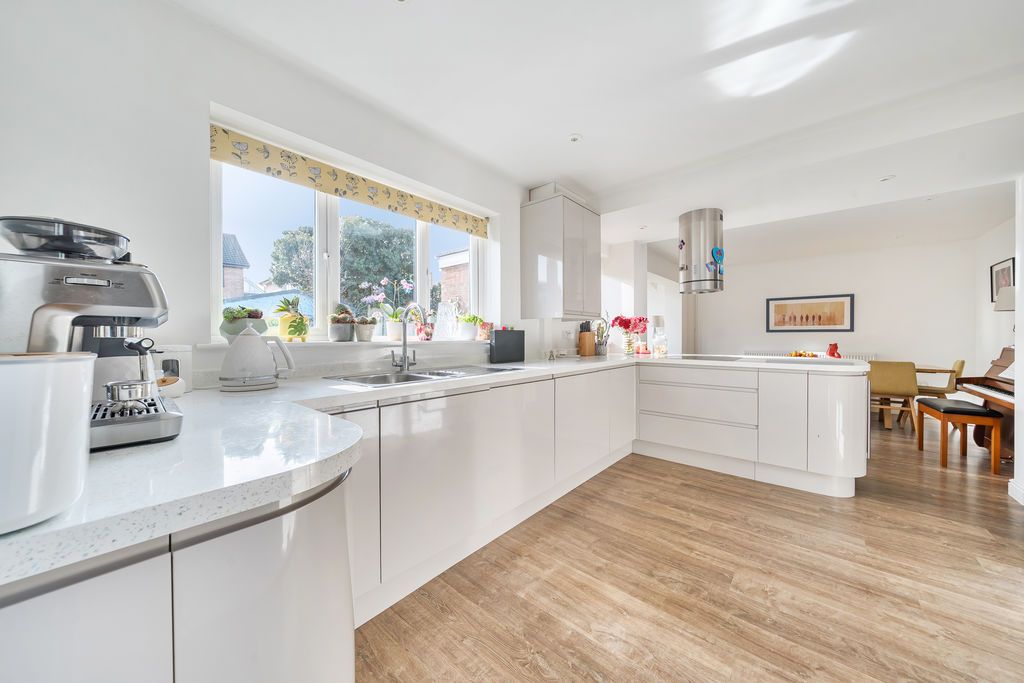 Property photo 2 of 21 Kitchen