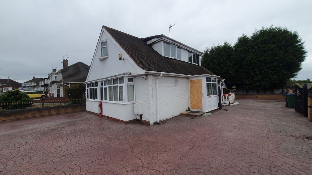 Property photo 2 of 32