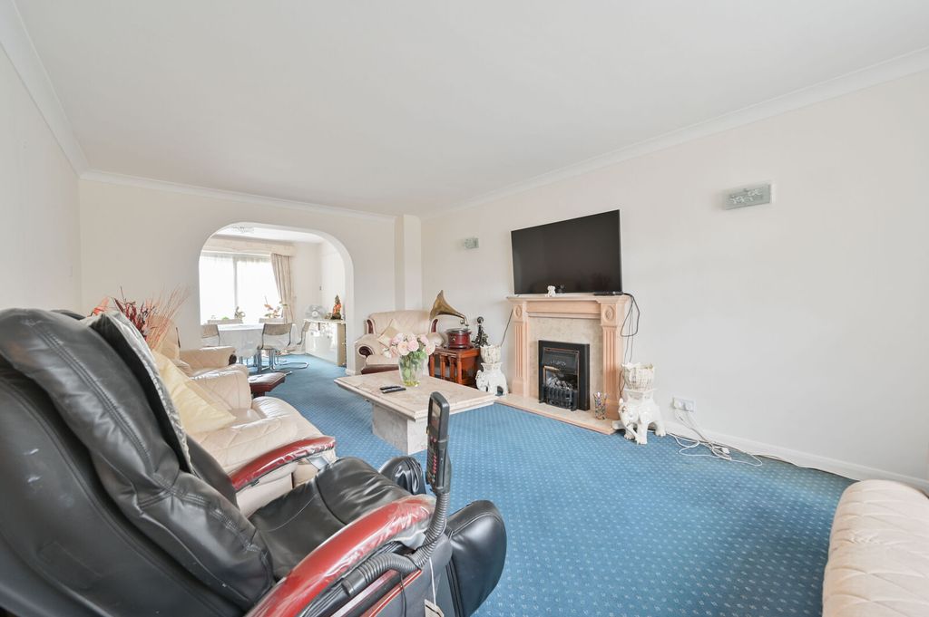 Property photo 2 of 21