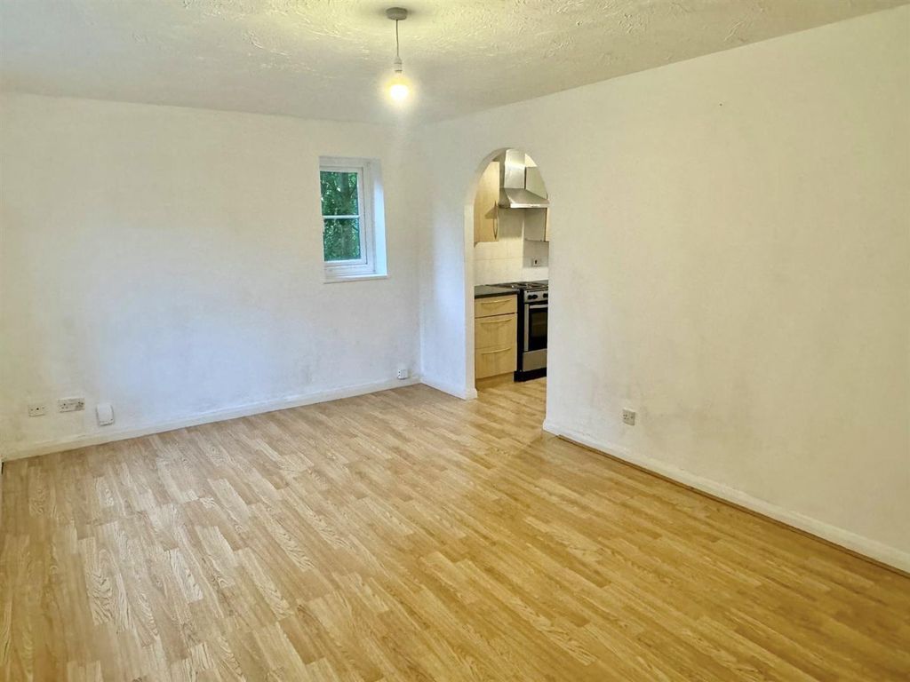 Property photo 3 of 5 Main Room