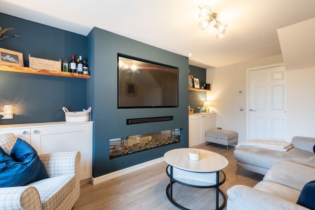 Property photo 3 of 28