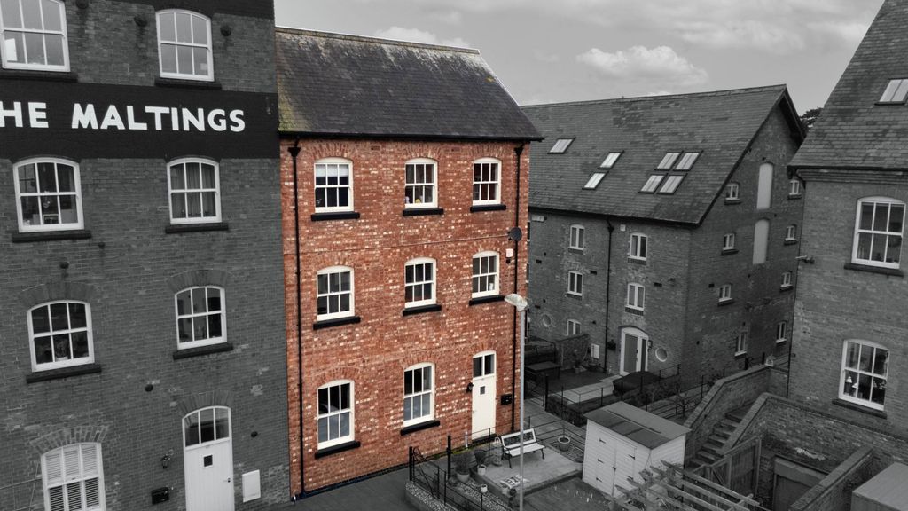 Property photo 2 of 29