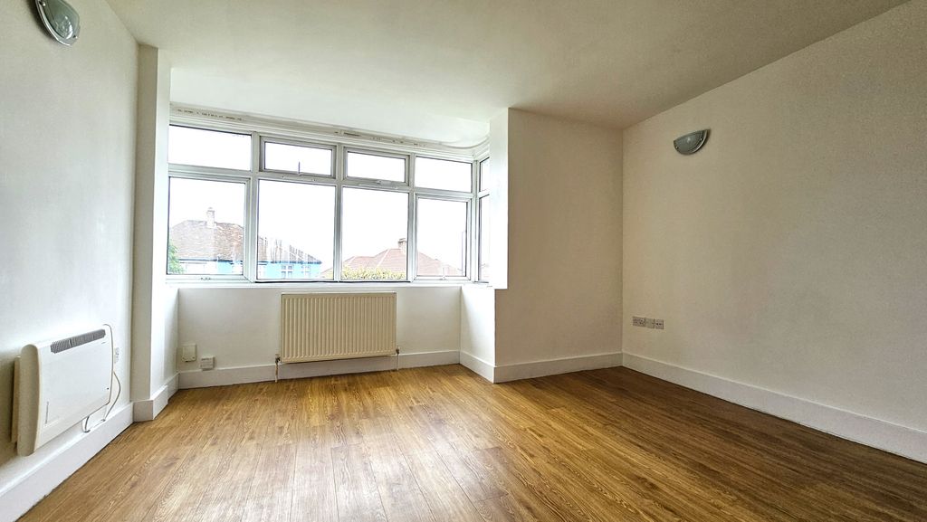 Property photo 3 of 7 1 (3)