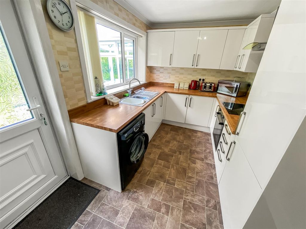 Property photo 2 of 10 Kitchen.Jpg