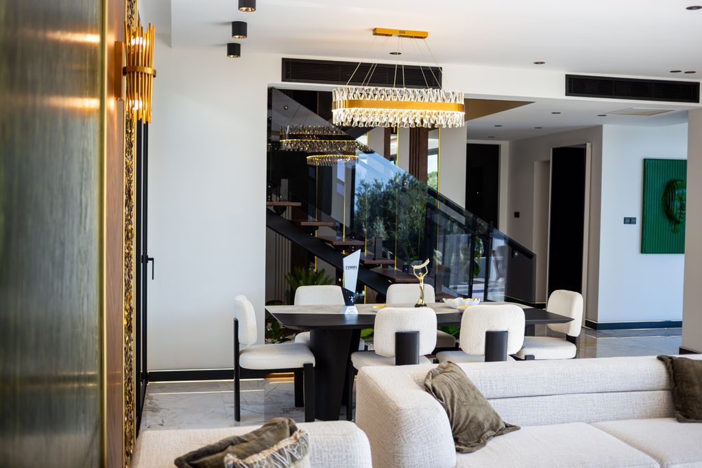 Property photo 2 of 81