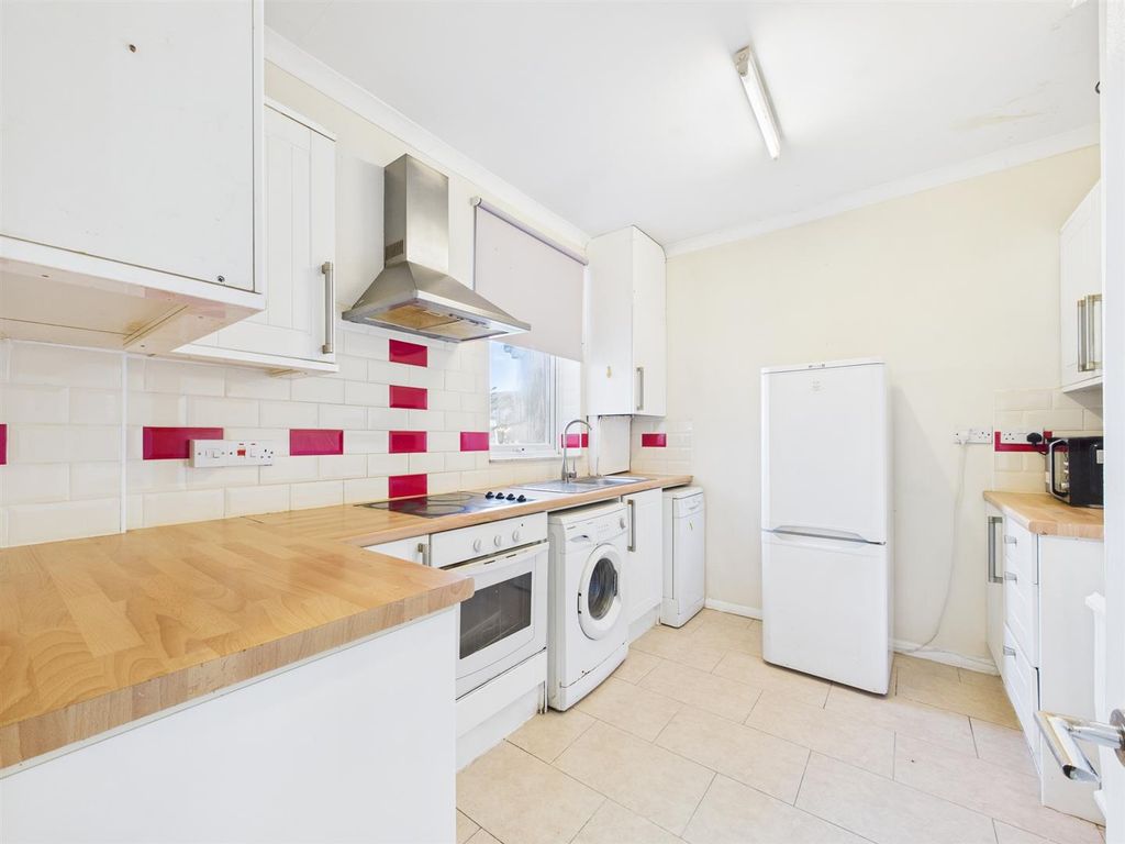 Property photo 2 of 31 Cam01358G0-Pr0184-Still016.Jpg