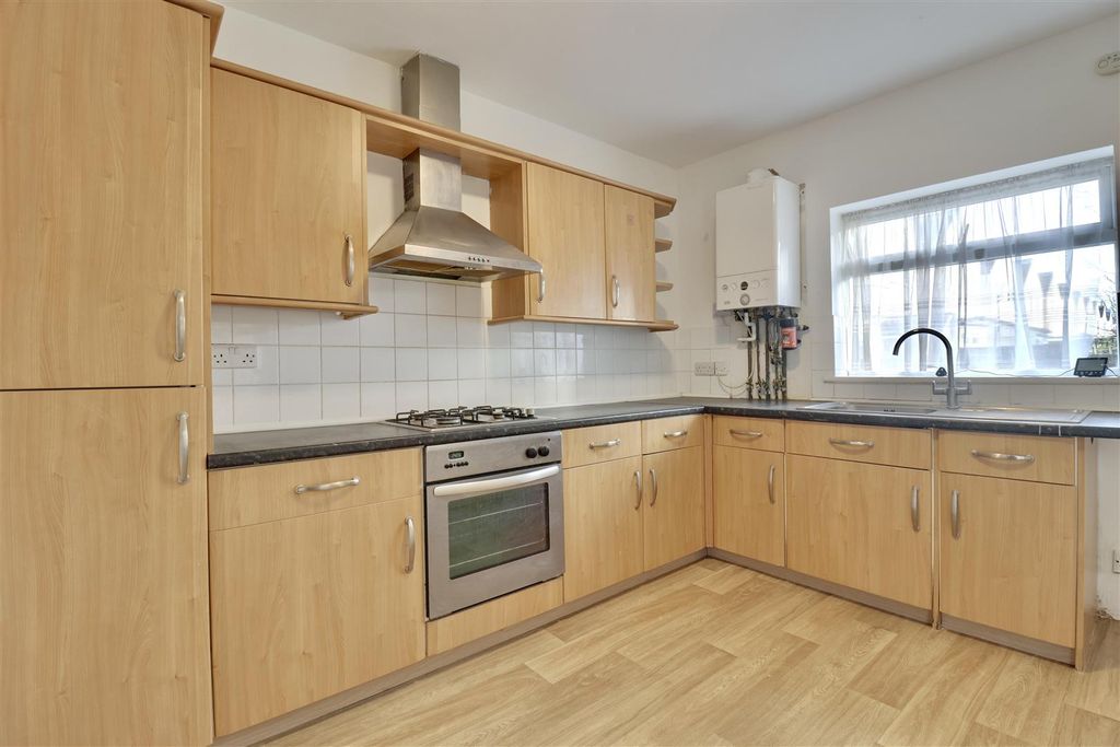 Property photo 3 of 12 8Ebadfff-675D-44B6-9980-E60Be94Af301_1_201_A.Jpeg