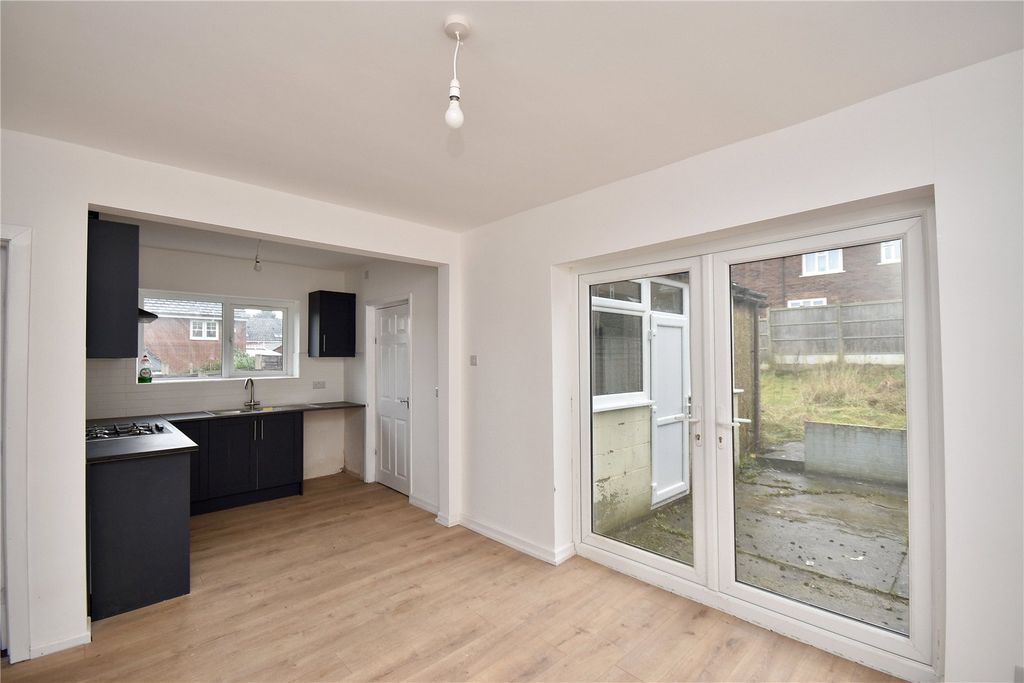 Property photo 2 of 14 Picture No. 11